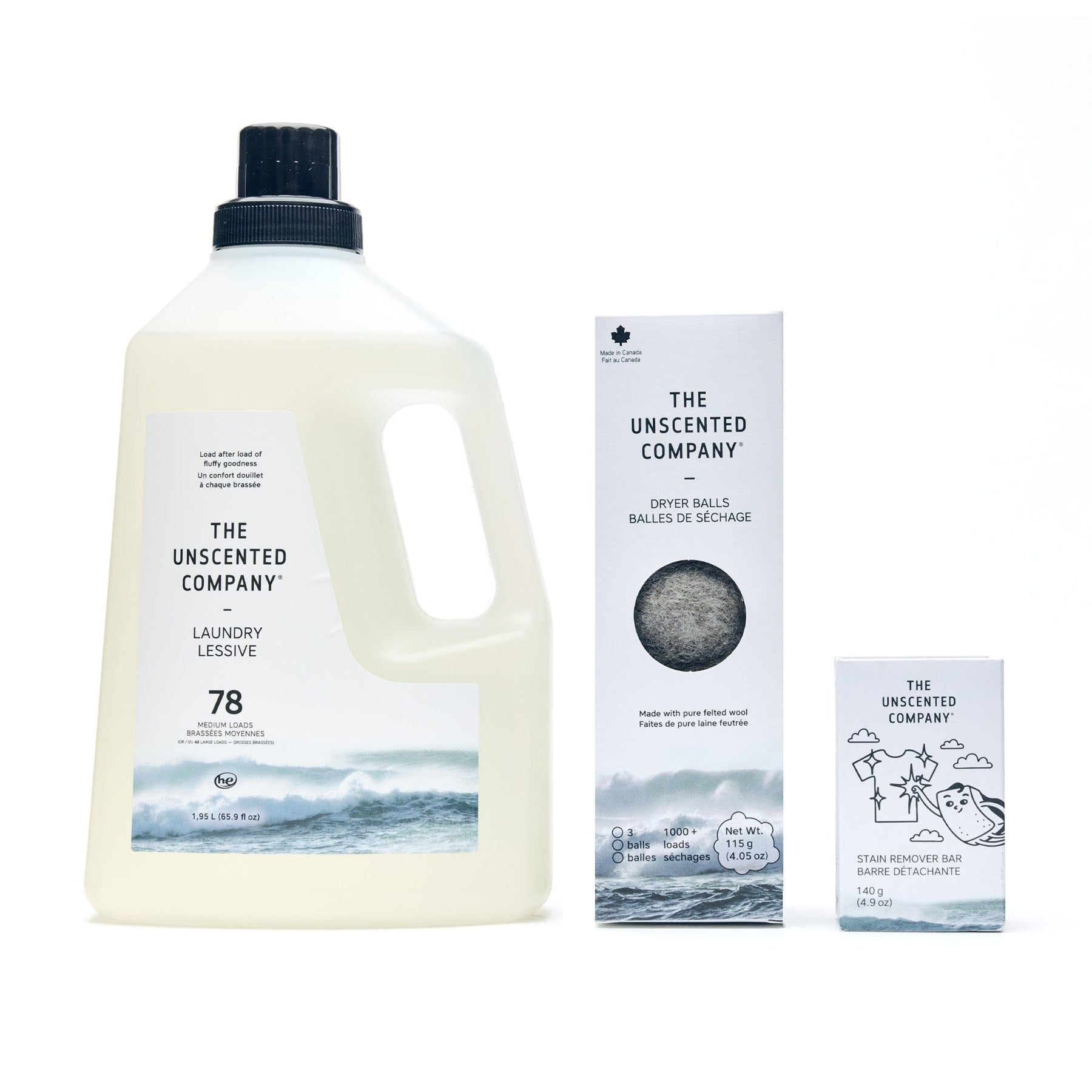 Un assortiment de produits The Unscented Company sur fond blanc comprenant une bouteille de lessive liquide de 1,95 L (78 brassées), une boîte de balles de séchage en laine et une boîte de barre détachante de 140 g.