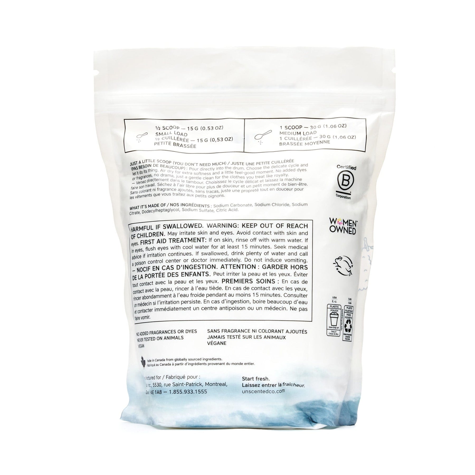 Dos du sac de lessive délicate The Unscented Company affichant les instructions d’utilisation, les mises en garde, la liste d’ingrédients et les certifications, sur fond blanc.